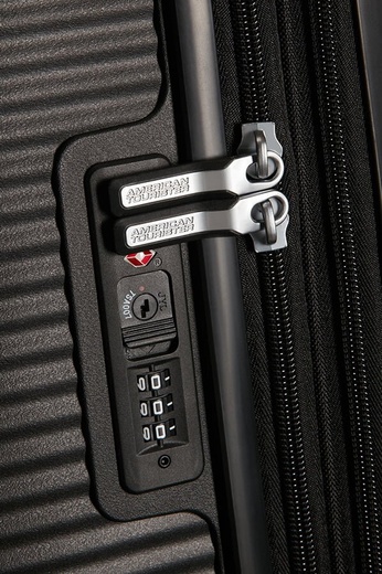 Маленький чемодан на 4-х колесах American Tourister Soundbox 32G*09001